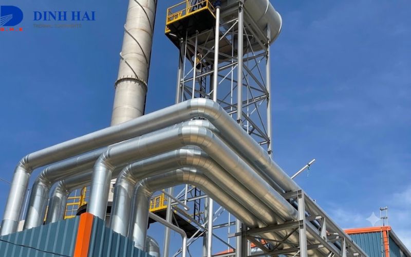Tiêu chuẩn khí thải lò hơi được thiết kế đồng bộ: Buồng đốt, quạt cấp gió, đường khói, thiết bị xử lý bụi, quạt hút và ống khói